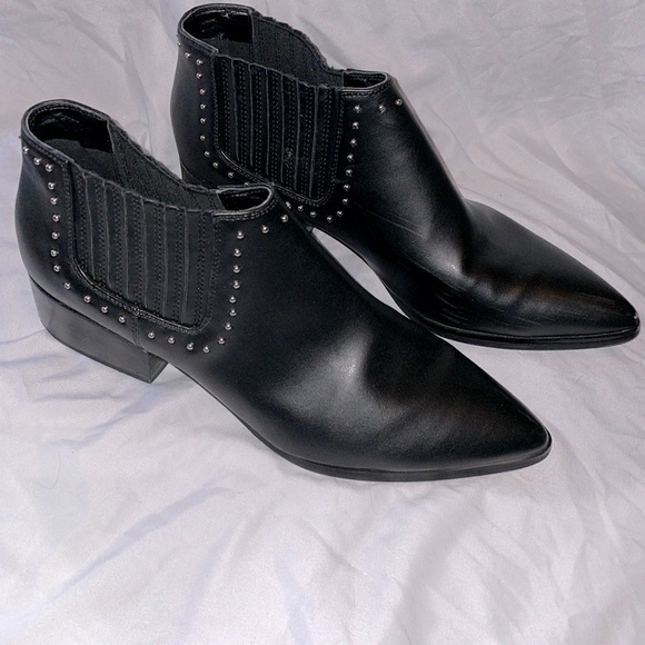 Marc Fisher Idalee Studded Chelsea Block Heel Booties
Black size 9 - Picture 1 of 16